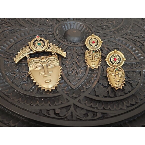 Vintage Avon Gold Tone African Mask Brooch & Earrings Set Aztec Mayan Tribal - Picture 10 of 10